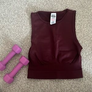 Gym shark tank in burgundy red -size small.